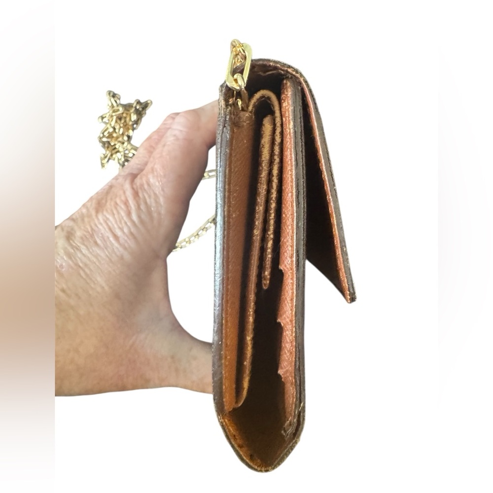 Louis Vuitton Portefeuille International Monogram
Wallet - Picture 4 of 10